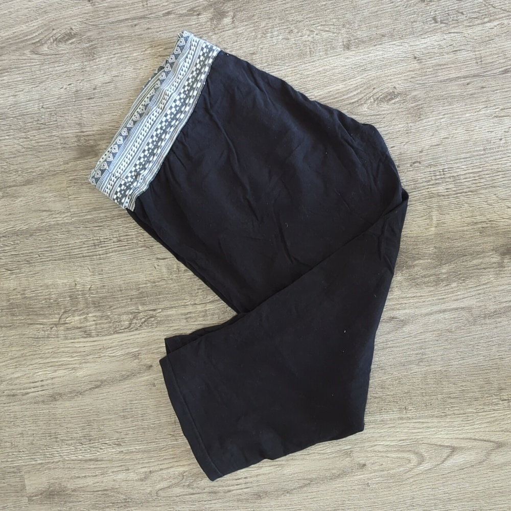 Black Capri Leggings with Patterned Waist - Tarea by Rue 21 Brand - Size XL